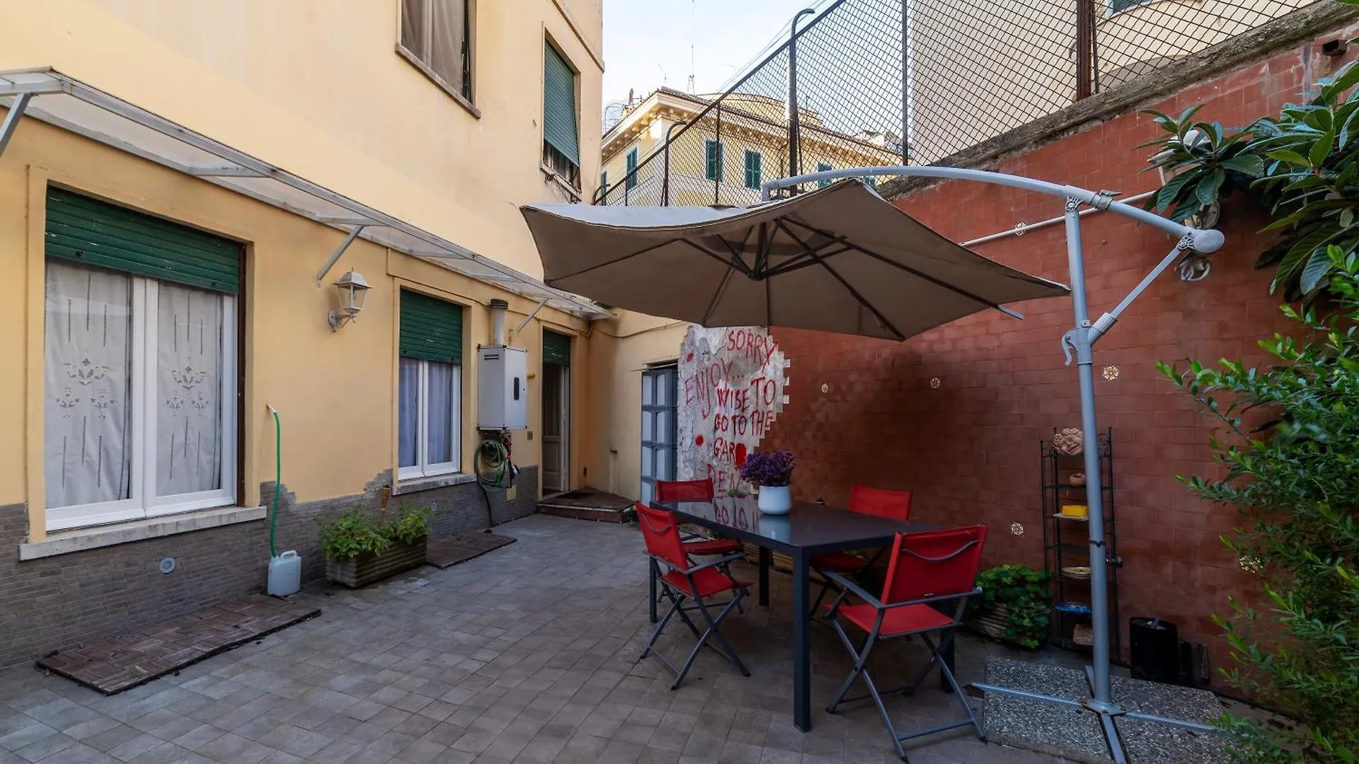 Piazza Di Roma Turquoise Apartment