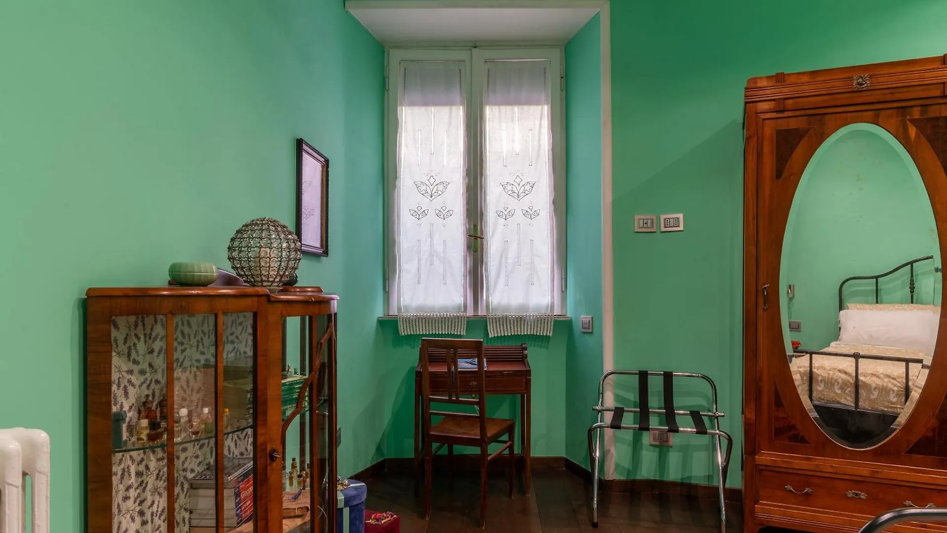 Piazza Di Roma Turquoise Apartment Italy