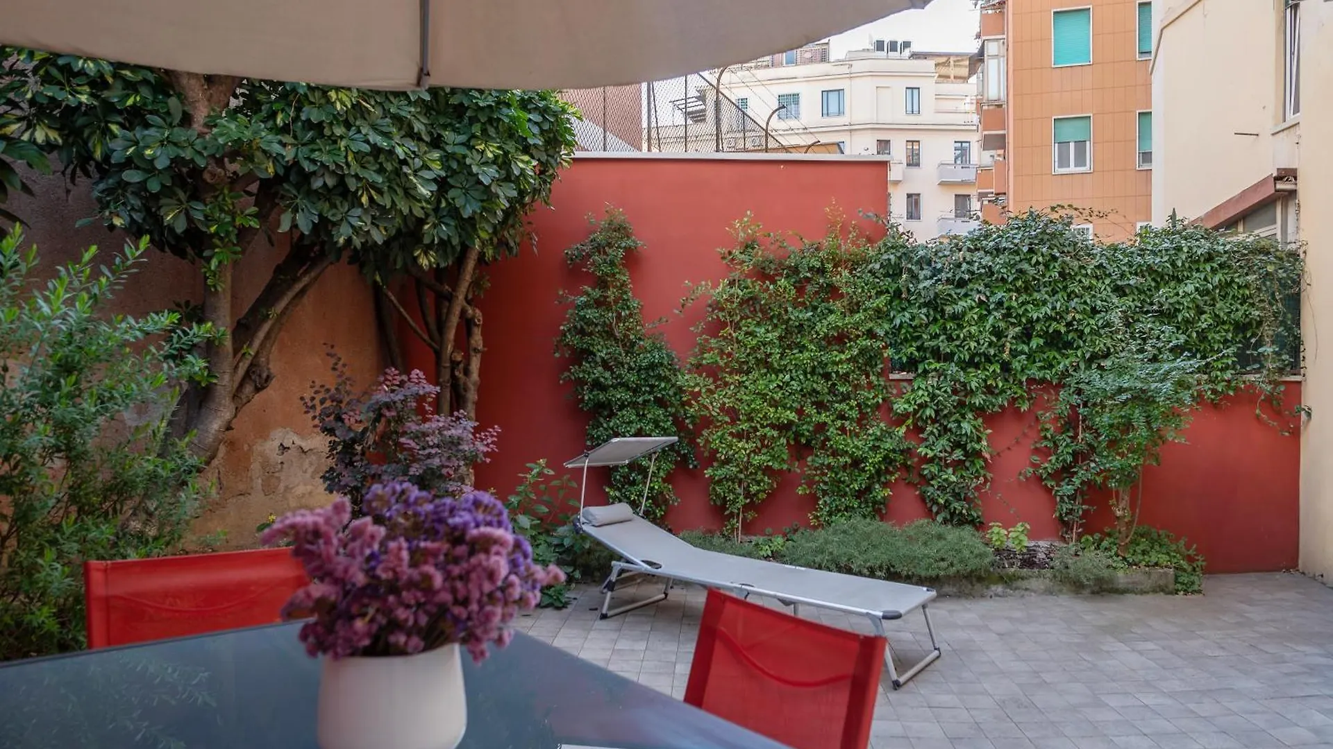 Piazza Di Roma Turquoise Apartment