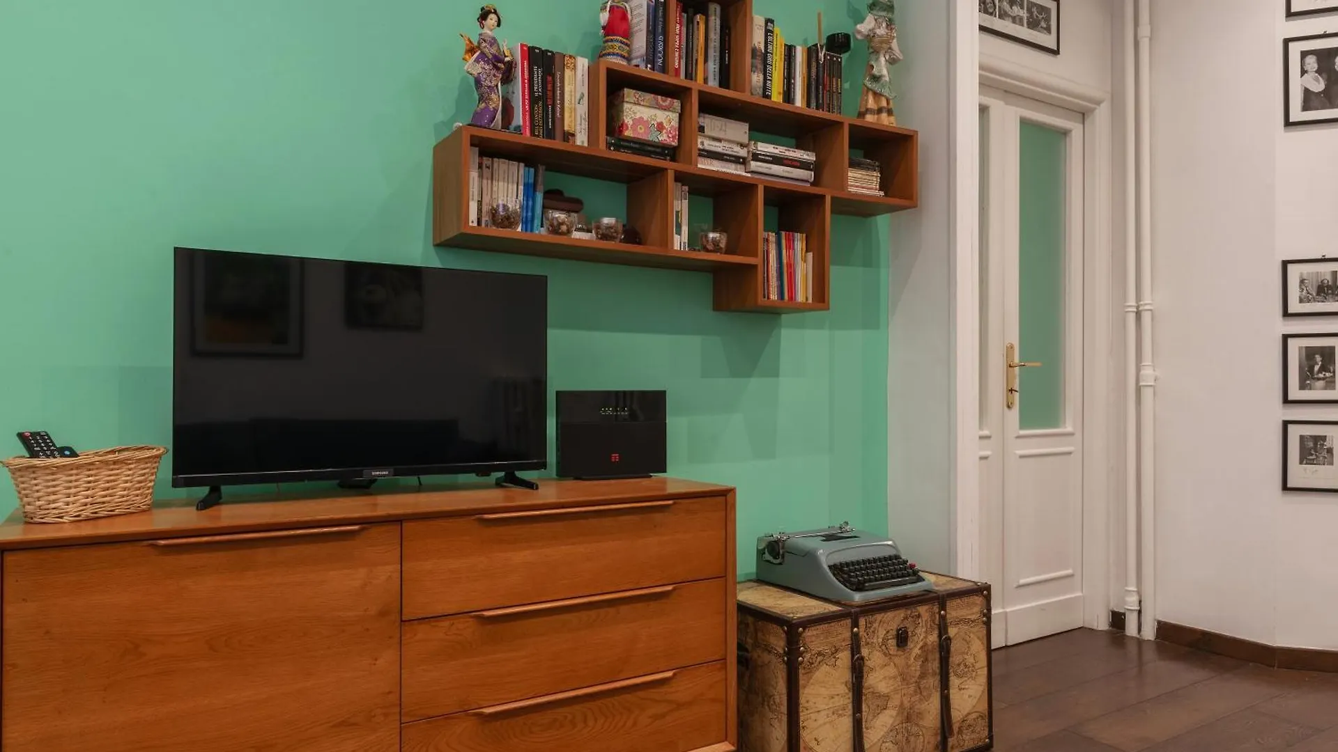 Piazza Di Roma Turquoise Apartment
