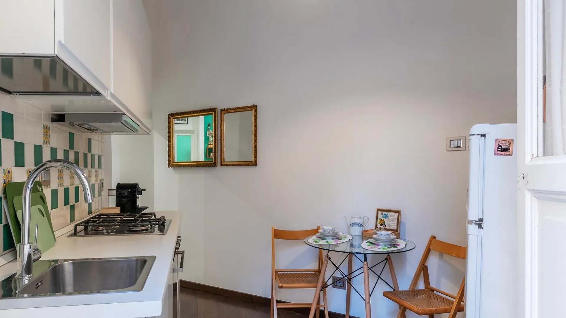 Piazza Di Roma Turquoise Apartment Rome