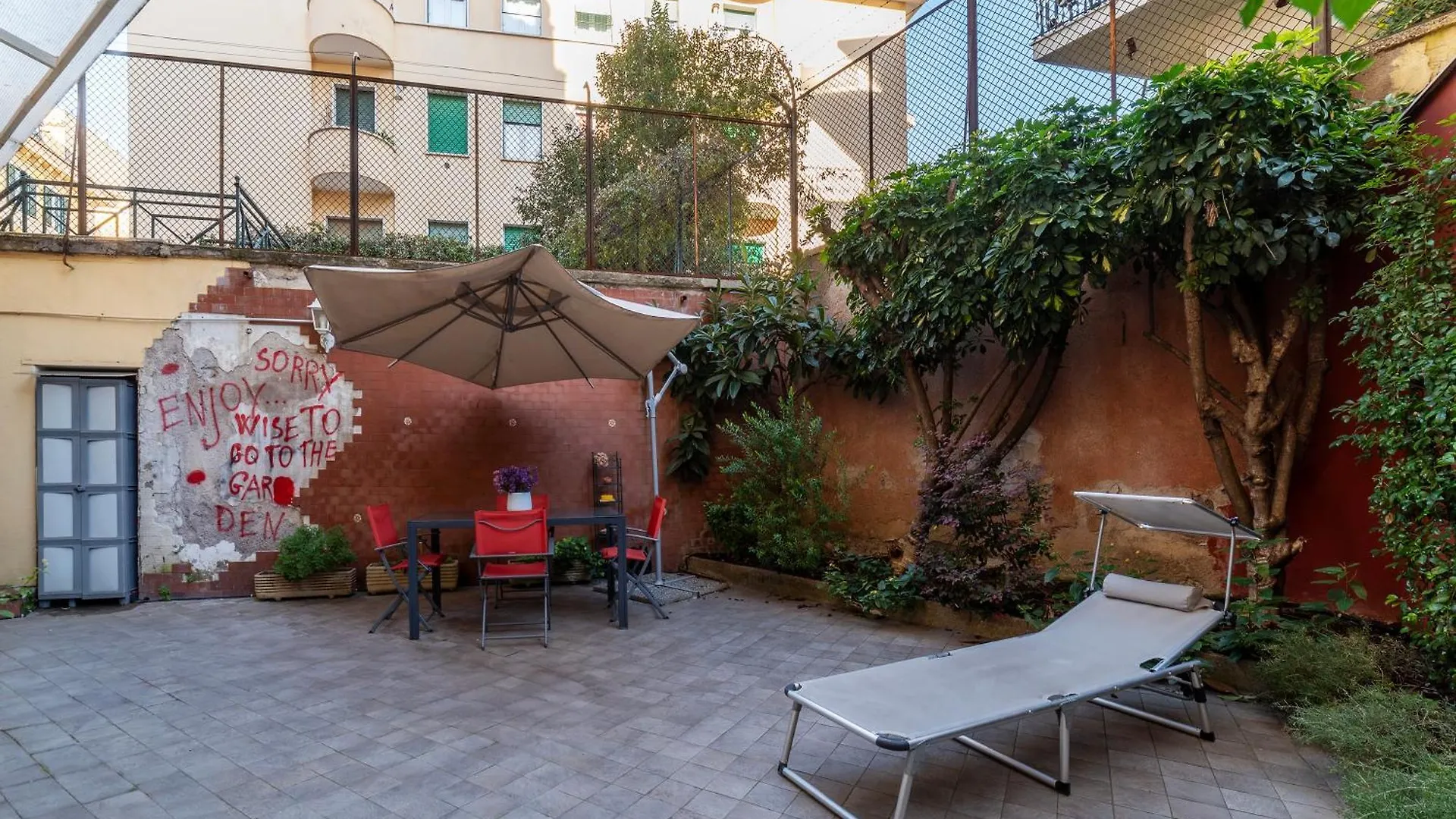 Piazza Di Roma Turquoise Apartment