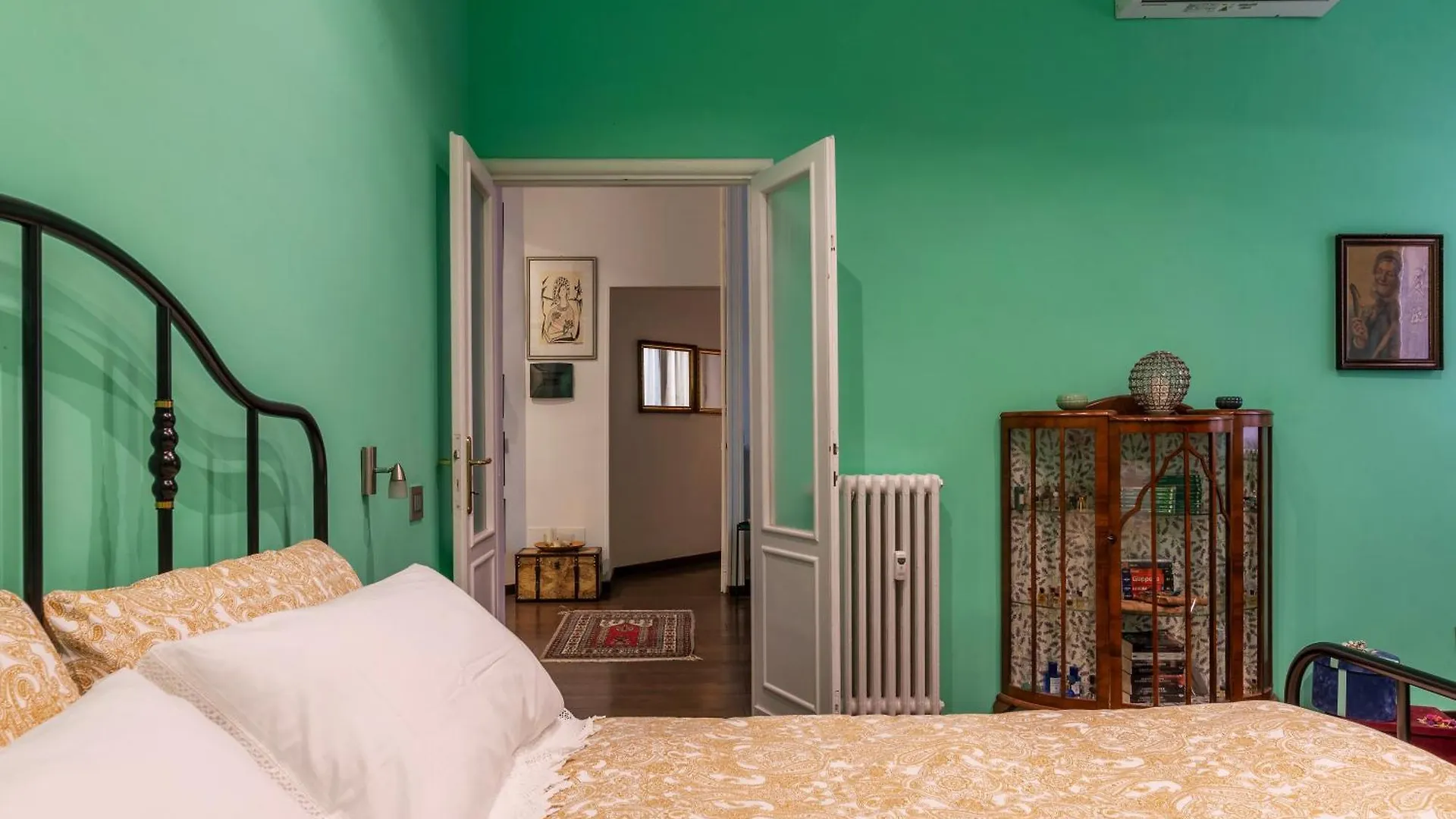 Piazza Di Roma Turquoise Apartment